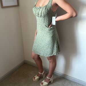 Floral Mini Sage Dress🌼 size small